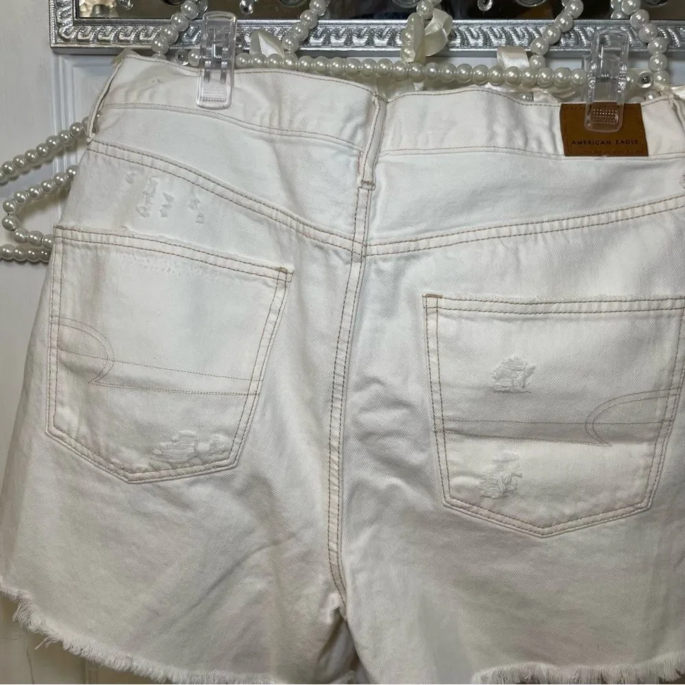 NWT American Eagle Outfitters Women's Ripped Cream Jean Shorts